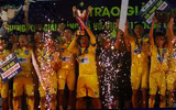 U17 SLNA phấn khích với chức vô địch sau 8 năm chờ đợi