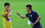 Văn Quyến đứng ngồi không yên trong chiến thắng nghẹt thở của U17 SLNA