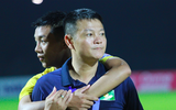 Văn Quyến đứng ngồi không yên trong chiến thắng nghẹt thở của U17 SLNA