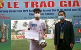 [ẢNH] Khoảnh khắc THPT Hoàng Mai nâng cao cúp vô địch