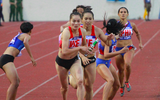 Nghẹt thở cuộc đấu Việt Nam và Thái Lan trên đường chạy tiếp sức 4x400m