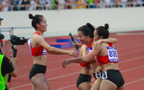 Nghẹt thở cuộc đấu Việt Nam và Thái Lan trên đường chạy tiếp sức 4x400m