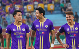 Văn Hậu cùng bạn gái tươi rói trong ngày Hà Nội FC đăng quang