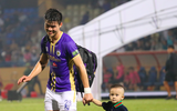 Văn Hậu cùng bạn gái tươi rói trong ngày Hà Nội FC đăng quang