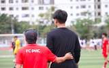 Cầu thủ 1m93 gây chú ý tại giải bóng đá học sinh