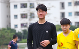 Cầu thủ 1m93 gây chú ý tại giải bóng đá học sinh