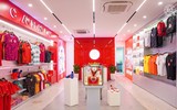 Người hâm mộ hào hứng mua áo đấu, xin chữ ký cầu thủ Công an Hà Nội