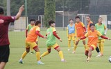 Các nữ tuyển thủ hào hứng tập luyện trước ngày dự World Cup
