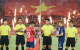 Cận cảnh màn va chạm Quang Hải - Theerathon