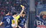 Cận cảnh màn va chạm Quang Hải - Theerathon