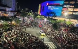 Biển người chờ xem diễu binh tại nút giao Kim Mã - Liễu Giai