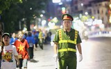 Xuyên đêm chờ thỏa nguyện xem diễu binh, hòa mình vào ngày hội đất nước