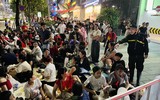 Xuyên đêm chờ thỏa nguyện xem diễu binh, hòa mình vào ngày hội đất nước