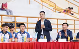 Cầu thủ Việt kiều Anh khuấy động không khí giải bóng đá học sinh