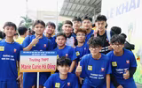 Cầu thủ Việt kiều Anh khuấy động không khí giải bóng đá học sinh