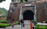 {Ảnh} Ngày 8/3: Áo dài chụp ảnh với hoa ban