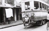 Những bức ảnh đen trắng quý giá về Hà Nội của nghệ sĩ nhiếp ảnh Lê Vượng