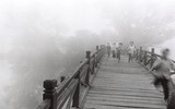 Những bức ảnh đen trắng quý giá về Hà Nội của nghệ sĩ nhiếp ảnh Lê Vượng