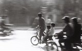 Những bức ảnh đen trắng quý giá về Hà Nội của nghệ sĩ nhiếp ảnh Lê Vượng