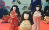 Độc đáo bộ sưu tập búp bê Hina được trang trí trên kệ 7 tầng của Nhật Bản 