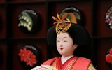 Độc đáo bộ sưu tập búp bê Hina được trang trí trên kệ 7 tầng của Nhật Bản 