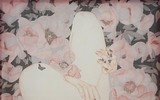 Những cô nàng trút xiêm y trên nền lụa mỏng manh