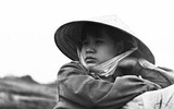 Nhớ những bến đò quê, thương nhớ những phận người lam lũ qua ảnh đen trắng của Nguyễn Hữu Tuấn
