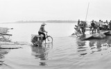 Nhớ những bến đò quê, thương nhớ những phận người lam lũ qua ảnh đen trắng của Nguyễn Hữu Tuấn