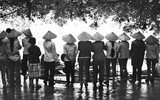Nhớ những bến đò quê, thương nhớ những phận người lam lũ qua ảnh đen trắng của Nguyễn Hữu Tuấn