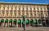 Những hình ảnh cực kỳ ấn tượng của Quốc Cơ Quốc Nghiệp trên đường phố Italia