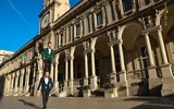 Những hình ảnh cực kỳ ấn tượng của Quốc Cơ Quốc Nghiệp trên đường phố Italia