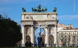 Những hình ảnh cực kỳ ấn tượng của Quốc Cơ Quốc Nghiệp trên đường phố Italia