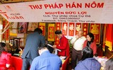 Người dân Hà Nội đổ về Văn Miếu xin chữ đầu năm