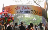 Người dân Hà Nội đổ về Văn Miếu xin chữ đầu năm