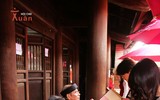 Người dân Hà Nội đổ về Văn Miếu xin chữ đầu năm