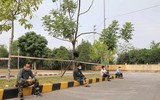 Chuyện 4 người đàn ông khiếm thị và 2 cháu bé cùng phòng cách ly tại Hải Dương