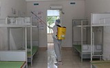 Chuyện 4 người đàn ông khiếm thị và 2 cháu bé cùng phòng cách ly tại Hải Dương