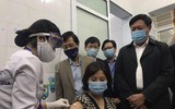 Cập nhật những khung hình về buổi tiêm vaccine Covid-19 đầu tiên tại Hà Nội, Hải Dương sáng 8-3
