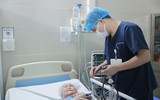Khu cách ly Bệnh viện Thanh Nhàn: Số ca Covid-19 tăng trở lại, cả trẻ em và người già