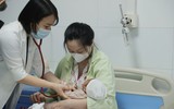 Khu cách ly Bệnh viện Thanh Nhàn: Số ca Covid-19 tăng trở lại, cả trẻ em và người già
