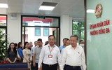Tổng Bí thư Tô Lâm tiếp xúc cử tri Hà Nội, kiểm tra điểm phục vụ hành chính công phường Đống Đa
