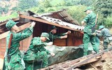 Bộ Chỉ huy Quân sự Điện Biên xuyên đêm tìm kiếm cứu nạn, hỗ trợ nhân dân vùng mưa lũ