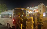Khu vực Quảng trường Cách mạng Tháng 8: Công an hỗ trợ một trường hợp bị ngất xỉu đi cấp cứu