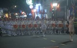 Khu vực Quảng trường Cách mạng Tháng 8: Công an hỗ trợ một trường hợp bị ngất xỉu đi cấp cứu