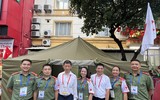 Hàng trăm chiến sĩ 