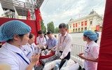 Hàng trăm chiến sĩ 