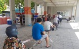 Hà Nội: Xếp hàng, đội nắng chờ mua bánh trung thu nổi tiếng