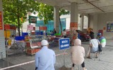 Hà Nội: Xếp hàng, đội nắng chờ mua bánh trung thu nổi tiếng