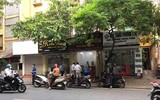 Hà Nội: Được mở cửa trở lại, hàng sửa xe, cắt tóc nơi đông khách, nơi vắng hoe