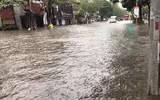 Hà Nội: Nhiều tuyến phố ngập sâu sau trận mưa như trút nước